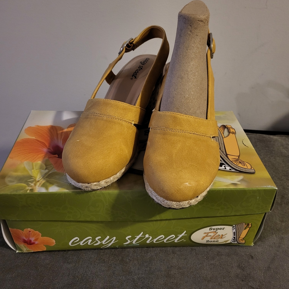 Easy Street Women's Yellow Slingback Shoes